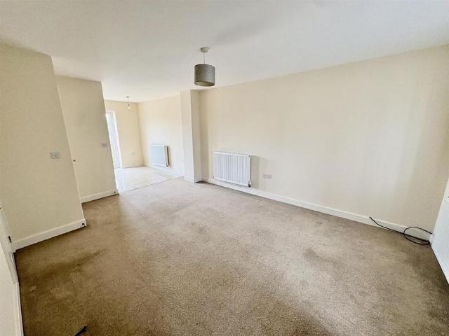 Townhouse for rent in Potters Way, Peterborough