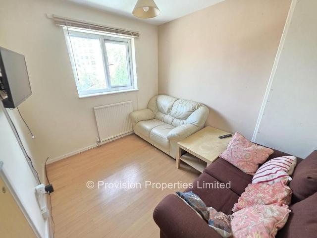 Townhouse for rent in Little London, West Yorkshire