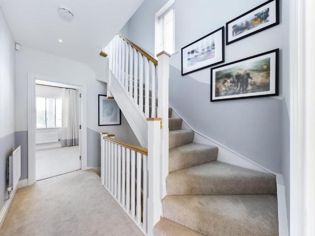 Townhouse for rent in Daws Hill, Cressex