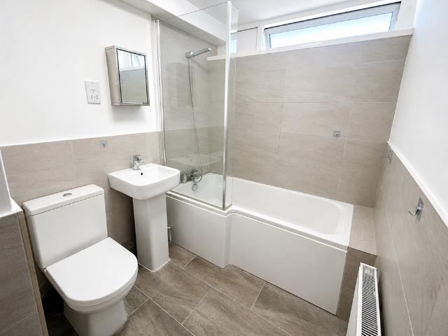 Townhouse for rent in Horsell, Woking