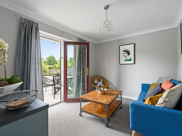 Townhouse for rent in Eton