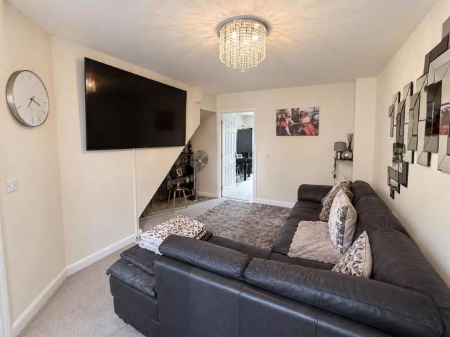 Townhouse for rent in Stoke Hammond, Buckinghamshire