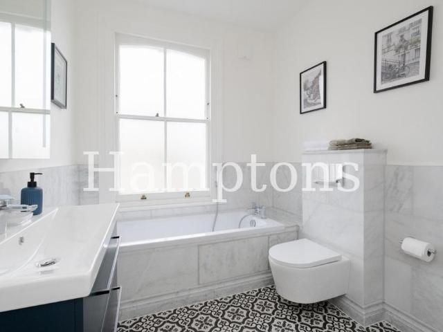 Townhouse for rent in North Kensington, Greater London
