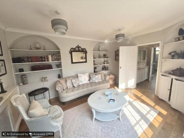 Townhouse for rent in Henley-on-Thames, Berrick Salome