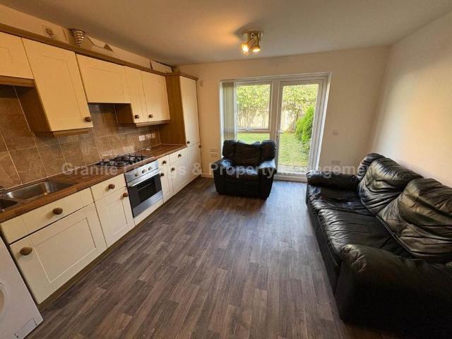 Townhouse for rent in Brunswick, Manchester