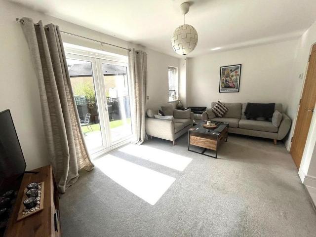 Townhouse for rent in Denholme, West Yorkshire