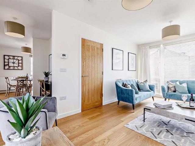 Townhouse for rent in Froggatt, East Midlands