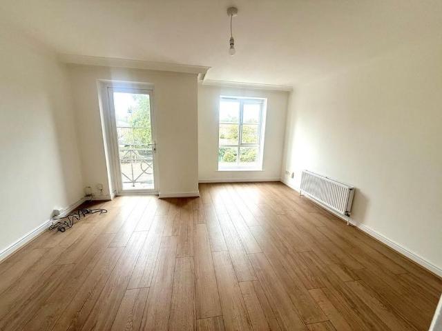 Townhouse for rent in Enfield Island Village, Greater London