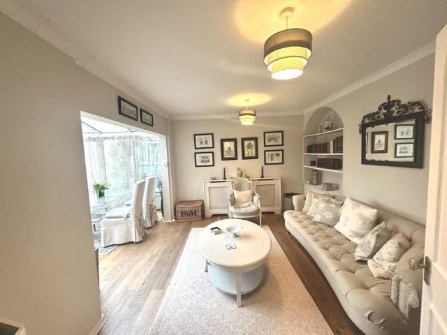 Townhouse for rent in Henley-on-Thames, Berrick Salome