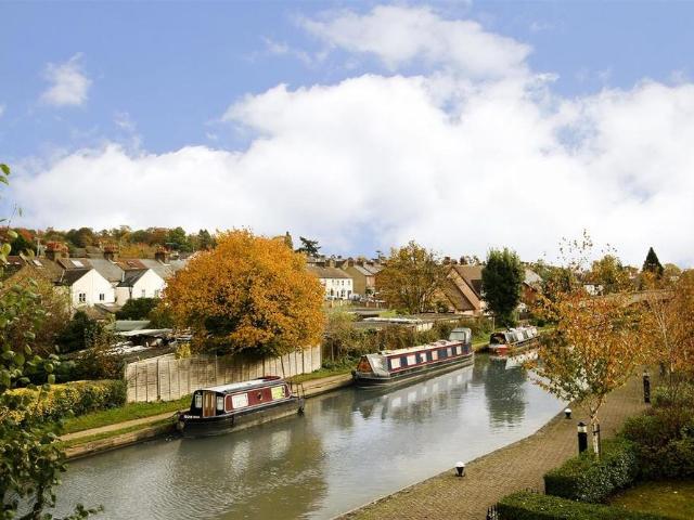 Townhouse for rent in Ashlyns Estate, Pouchen End