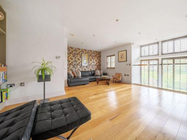 Townhouse for rent in Clewer Village, Windsor