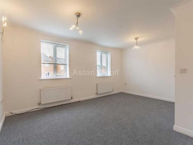 Townhouse for rent in Haddon, East Midlands