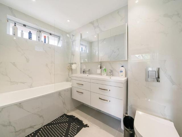 Townhouse for rent in Primrose Hill, London