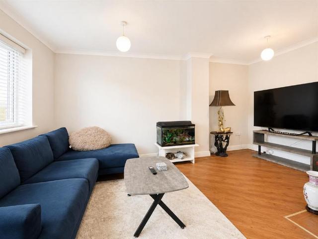 Townhouse for rent in North Watford