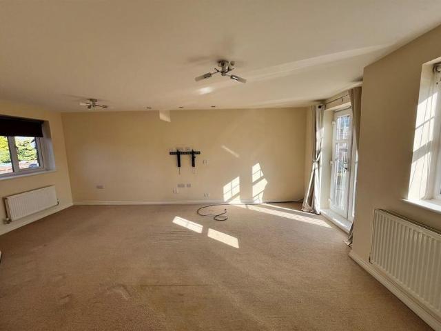 Townhouse for rent in Greenside, Macclesfield