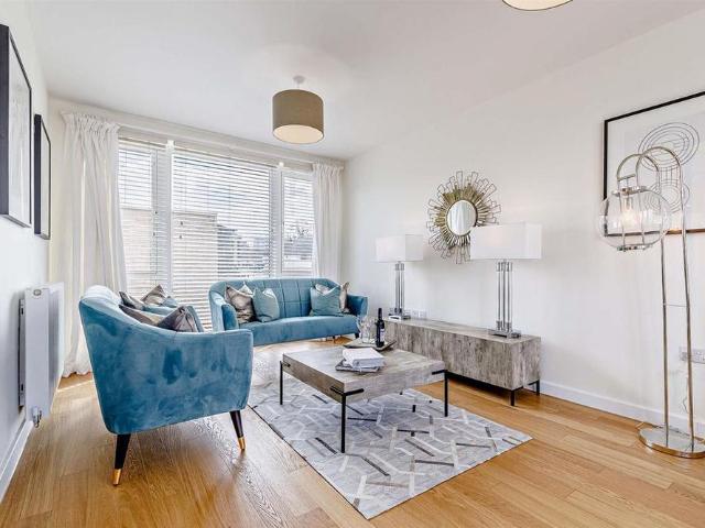 Townhouse for rent in Froggatt, East Midlands