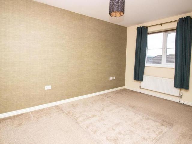 Townhouse for rent in Sunnybower, Blackburn