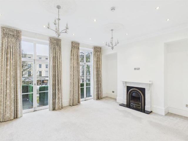 Townhouse for rent in Sydenham, Green Close