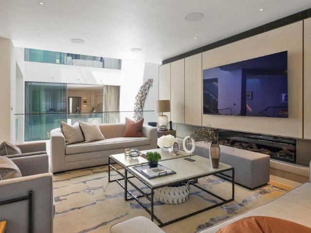Townhouse for rent in East Marylebone, Marylebone