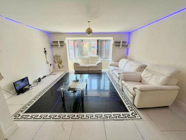 Townhouse for rent in Ladywood, West Midlands
