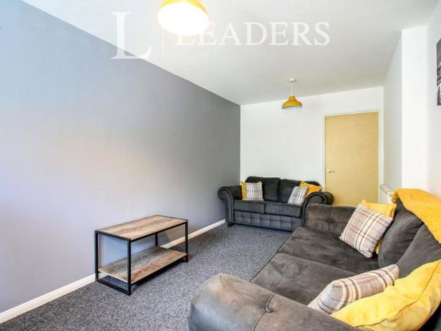 Townhouse for rent in Joiner's Square, Hanley
