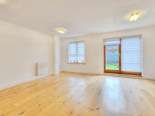 Townhouse for rent in Dallington, Northampton