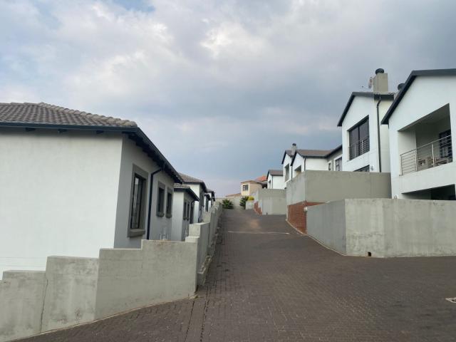 Townhouse for rent in Nooitgedacht, Gauteng