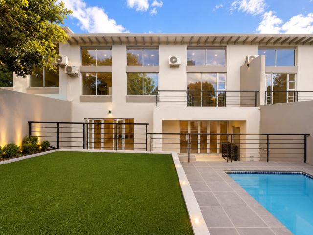 Townhouse for rent in Rosebank, Gauteng