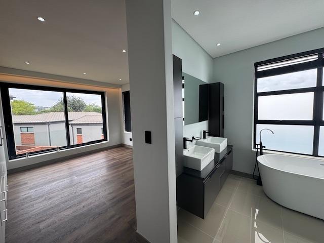 Townhouse for rent in Waterkloof, Gauteng