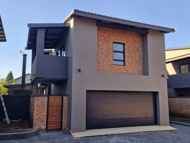 House for rent in Waterkloof, Gauteng