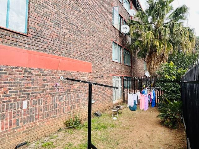 Townhouse for rent in Waterkloof, Gauteng