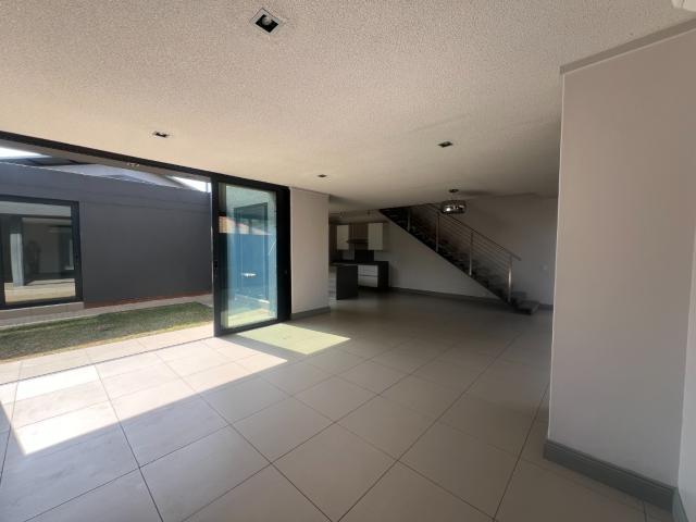 Townhouse for rent in Waterkloof, Gauteng