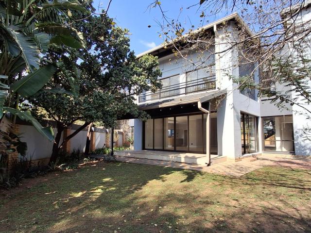 Townhouse for rent in Waterkloof, Gauteng
