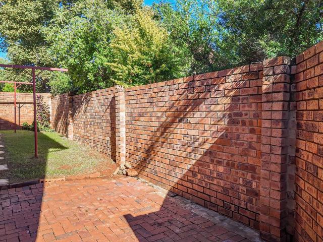Townhouse for rent in Nooitgedacht, Gauteng