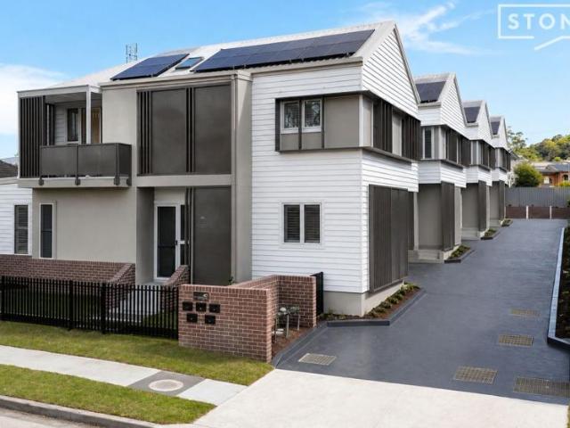 Townhouse for sale in Warners Bay, Newcastle-Maitland