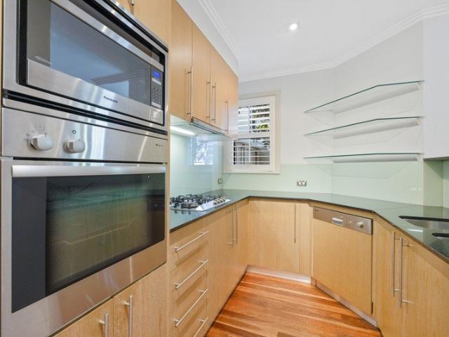 Townhouse for rent in Lower North Shore, Sydney