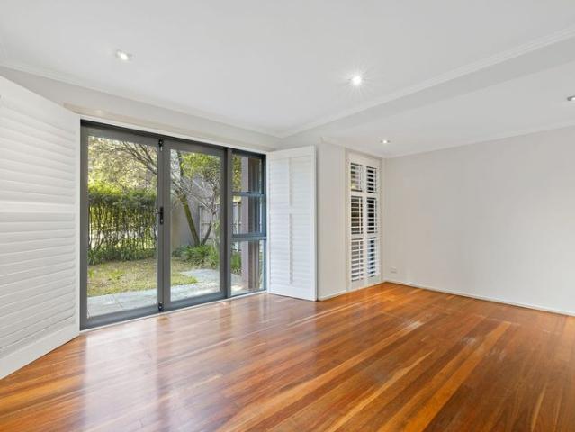 Townhouse for rent in Lower North Shore, Sydney