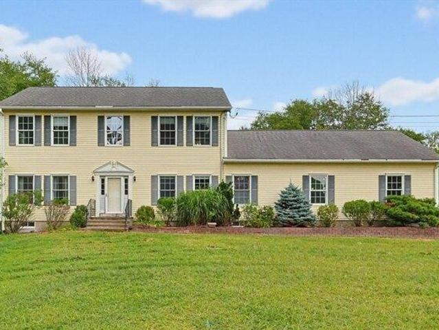 House for sale in Upton, Massachusetts