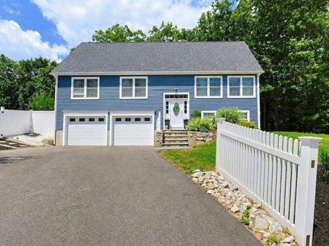 House for sale in North Uxbridge, Massachusetts