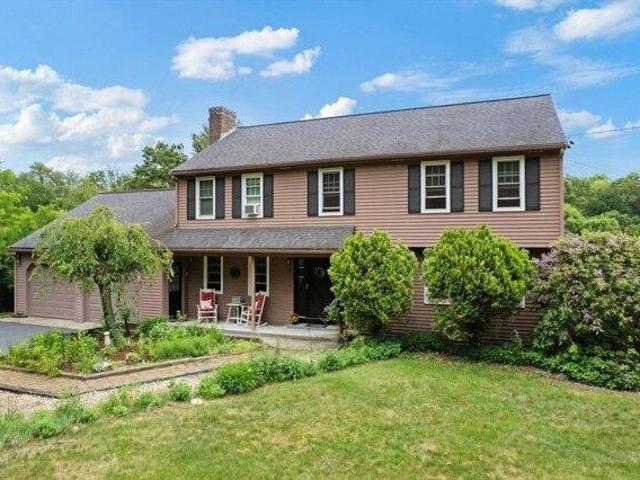 House for sale in North Uxbridge, Massachusetts