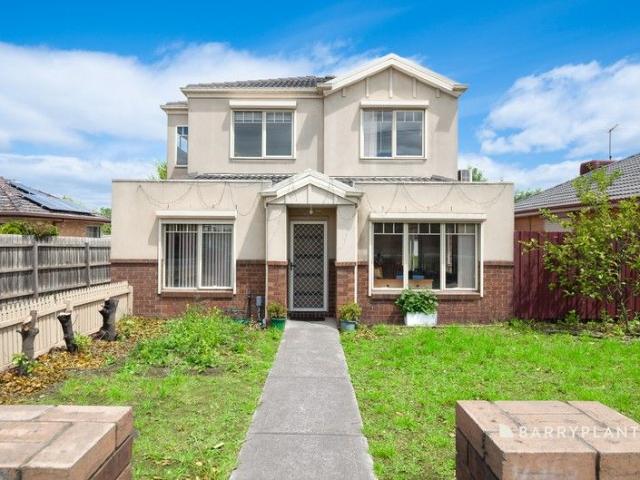 Townhouse for sale in Jacana, Victoria