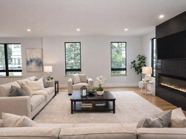 Condo for sale in Banks Square, Waltham