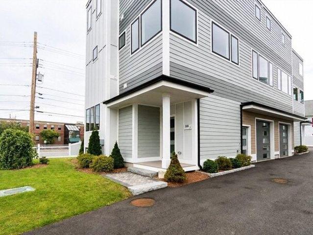 Condo for sale in Waltham, Massachusetts