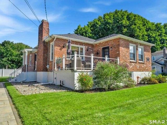 House for sale in Oswegatchie, Waterford
