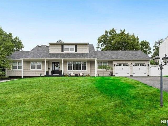 House for sale in Preakness, Wayne