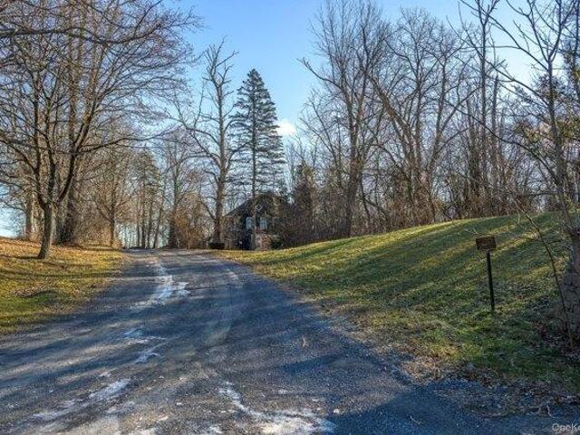 House for sale in Hannacroix, New York