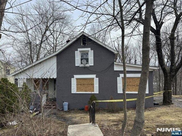 House for sale in Upper Greenwood Lake, West Milford