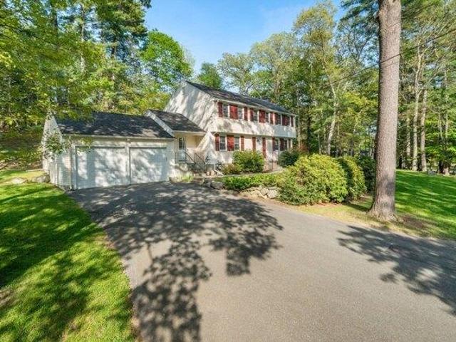House for sale in Weston, Middlesex County