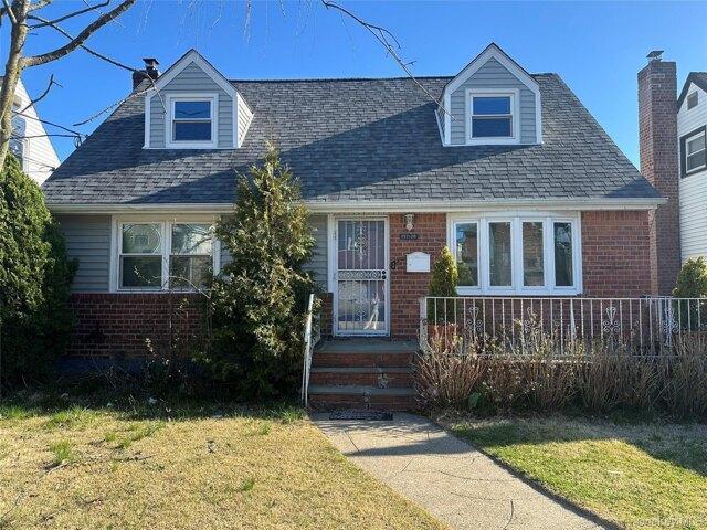 House for sale in Queens, Arverne