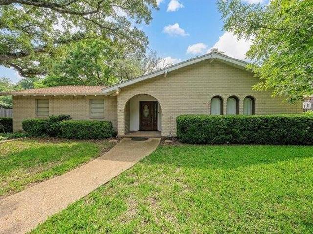 House for sale in Woodway, Texas